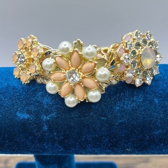 Bracelet by Gennaro Bling Faux Pearl Bracelets With Rhinestones Flowers - Picture 4 of 12
